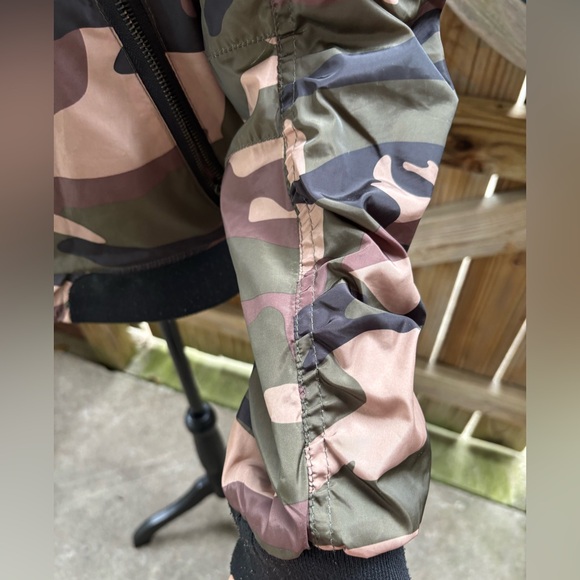 New Look Army Green Camouflage Ruched Sleeve Zip Up Bomber Jacket Size XL - Picture 5 of 9